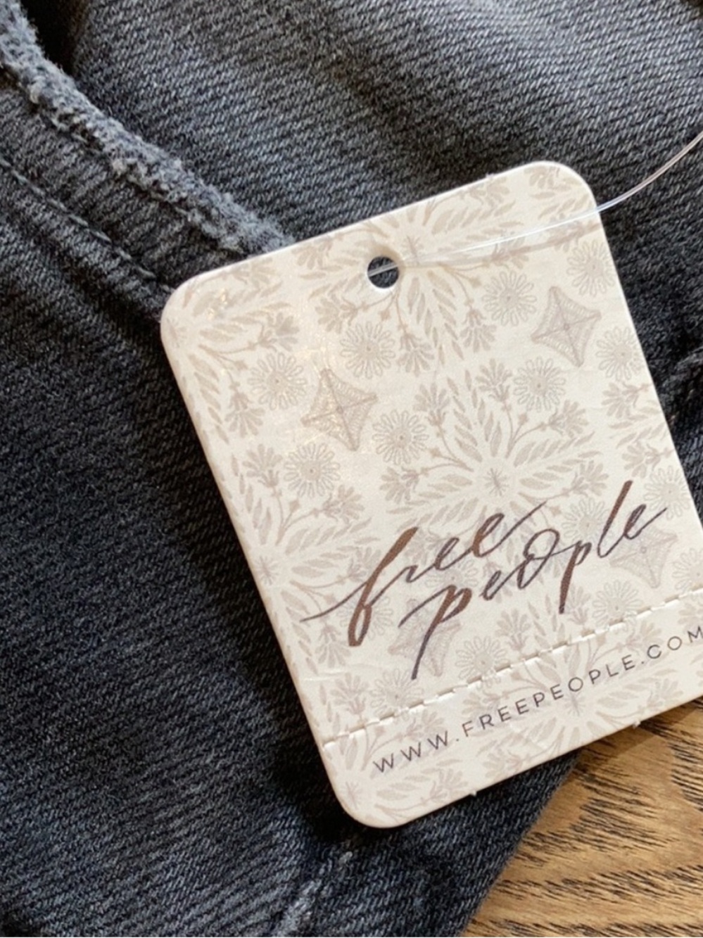 Free People Zuri High Rise Mom Jeans Size 26 - Picture 10 of 12